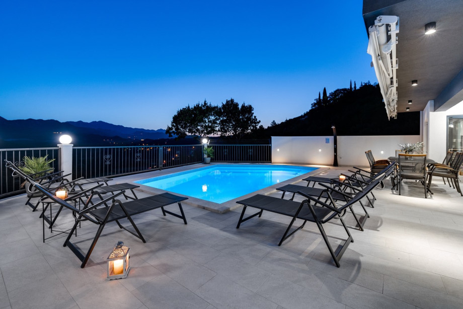 Carefully placed lighting completes the perfect experience of Dalmatian summer evenings