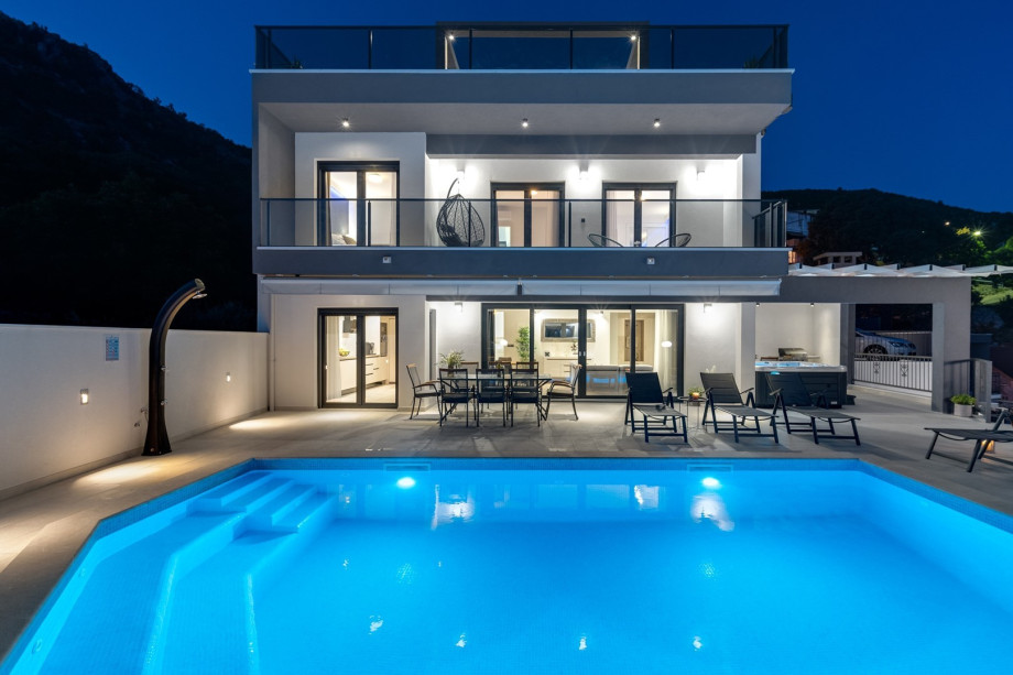 Relax and enjoy a glass of wine on hot summer evenings