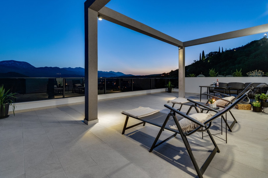 Come to villa Neda and spoil yourself during a well-deserved vacation at this amazing location