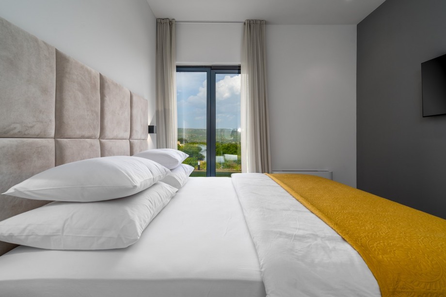 A lovely and unspoiled green surroundings are overviewed from the bedrooms