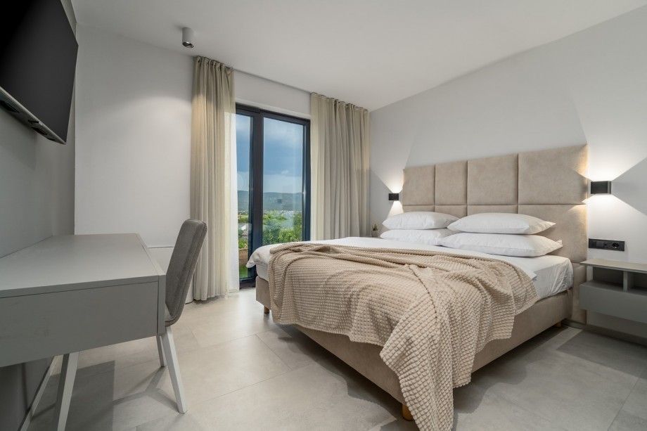 Bedroom No4 with a king size bed 180cm x 210cm, a TV, en-suite bathroom, and a make-up table