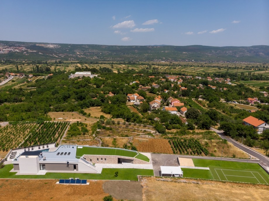 An Outdoor offers and multi court (mini football, tennis and basketball court