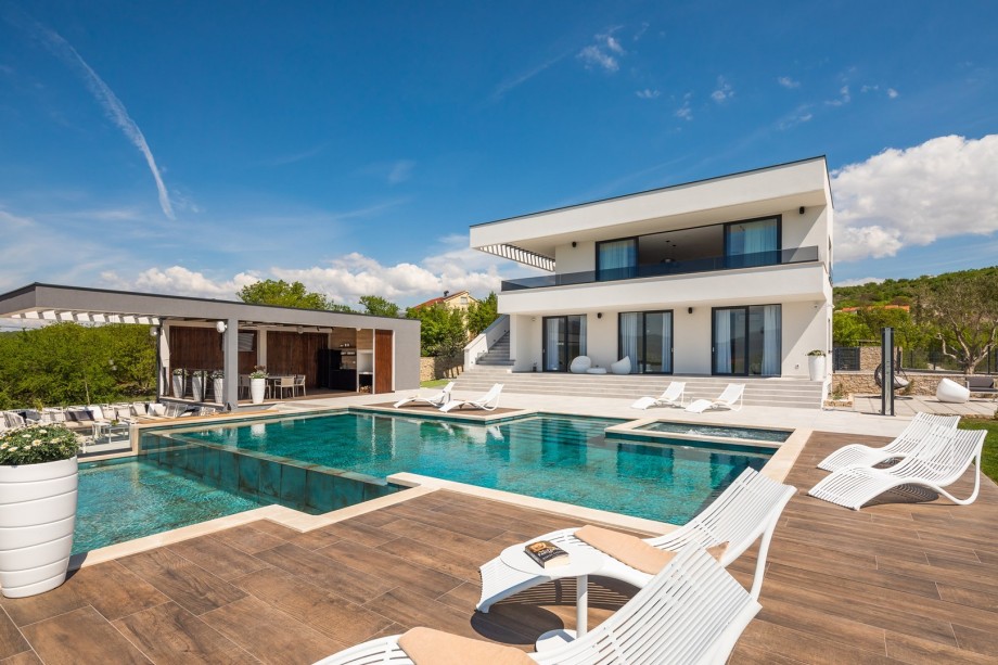 Spacious sun deck area with 12 sun deck  chairs and outdoor shower