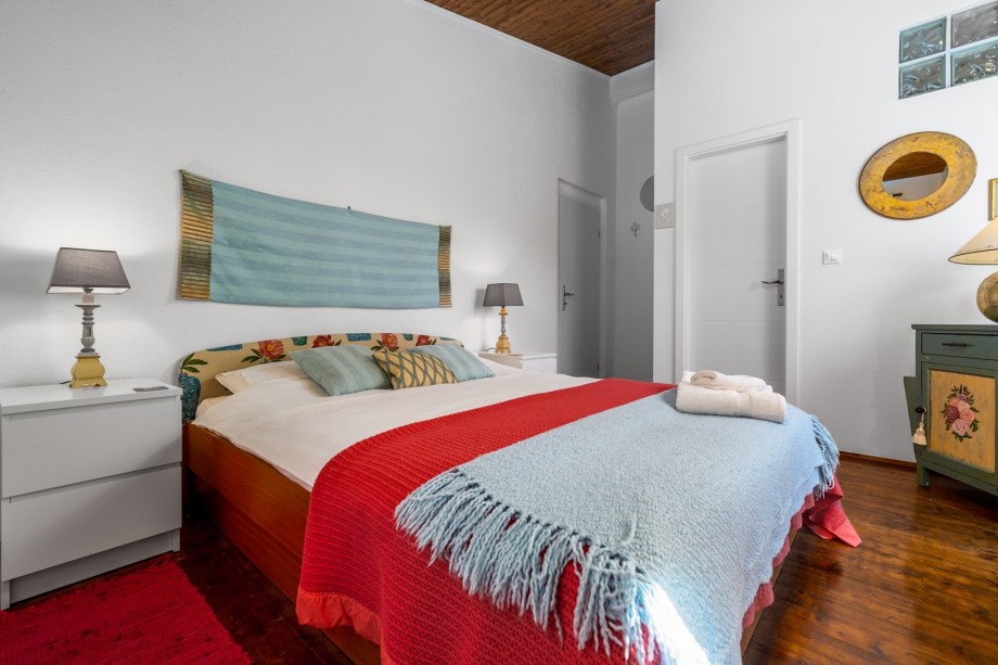 A bedroom No4 is equipped with an en-suite bathroom and A/C