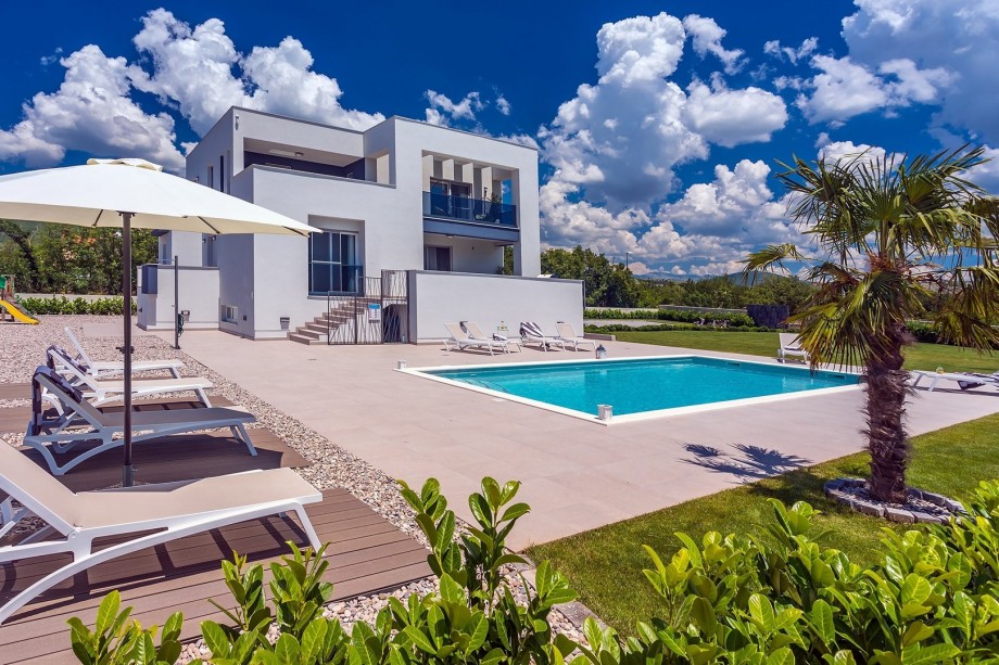 Villa Marijeta exklusive 5-Sterne-Villa mit beheiztem Pool, 6 Schlafzimmern, Tennis- und Basketballplatz