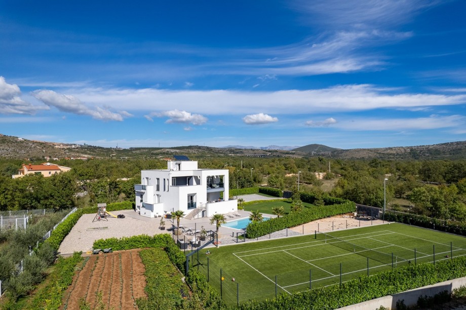 Villa Marijeta exclusive 5 star villa with heated pool, 6 bedrooms, tennis and basketball court