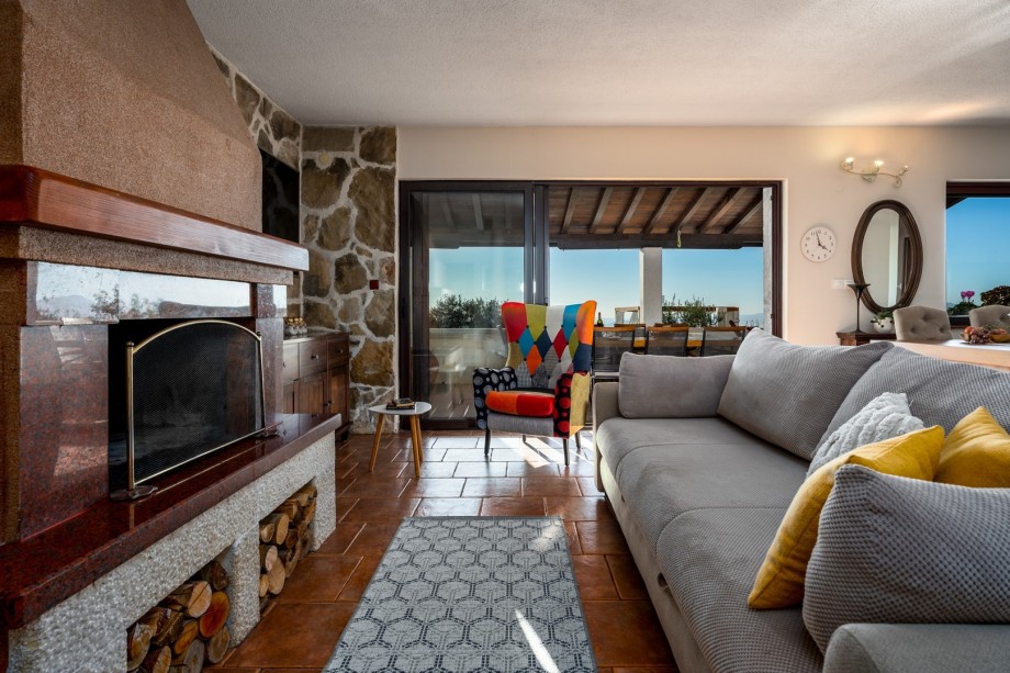 The surroundings of the villa is peaceful and quiet with beautiful , pure mountain air