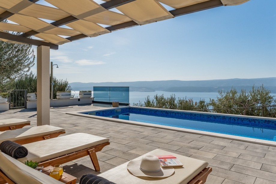 Private 27sqm pool and comfortable lounge chairs, open sea view