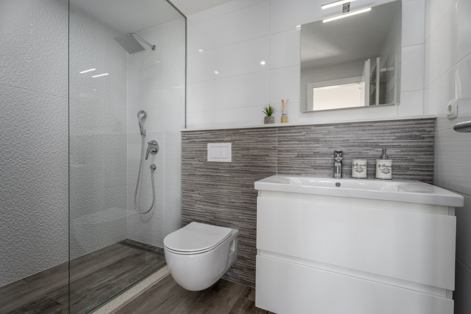 Family bathroom No.1 with shower, ground floor