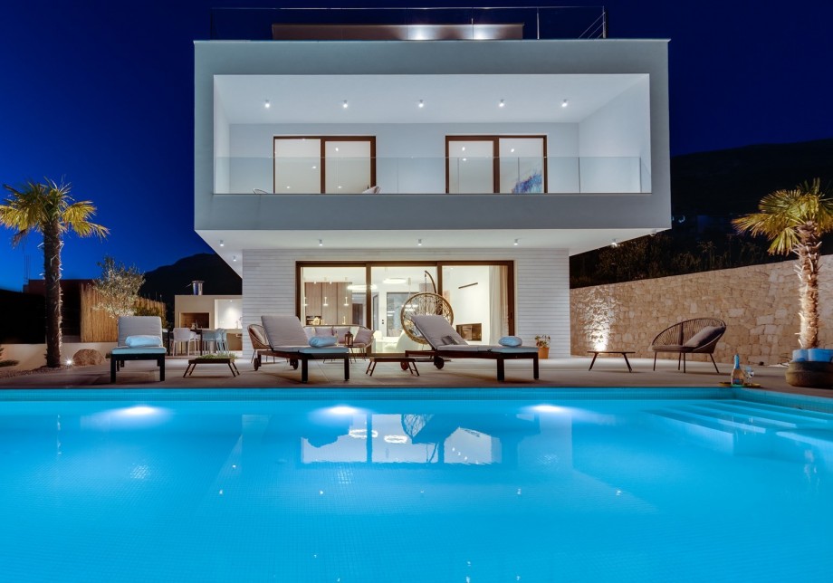 NEU! Seaview Villa Nocturno mit 4 Schlafzimmern mit eigenem Bad, privatem 35 m2 großem Infinity-Pool mit Hydromassage