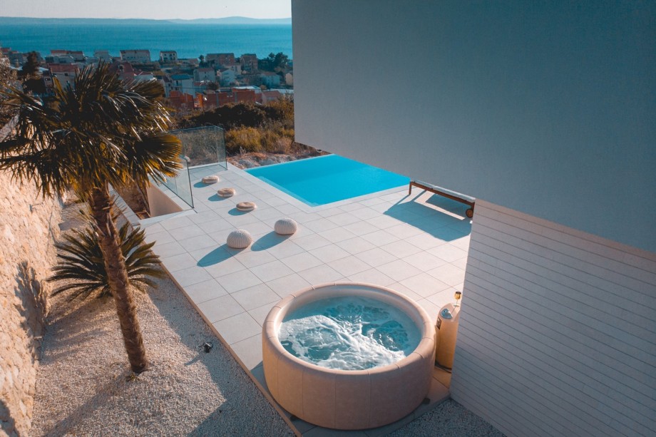 For complete relaxation, at your disposal, there is also a Jacuzzi