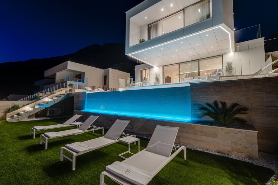 The Organisation of the lights in the outdoor area, gives a great holiday mood
