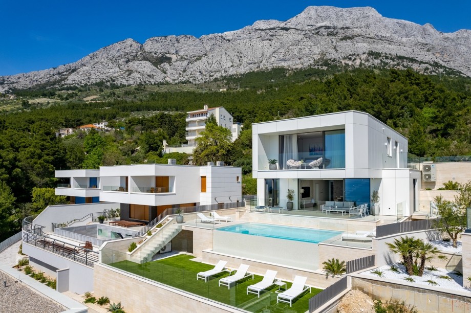 Villa is located just a step from the most beautiful beaches on the Makarska Riviera