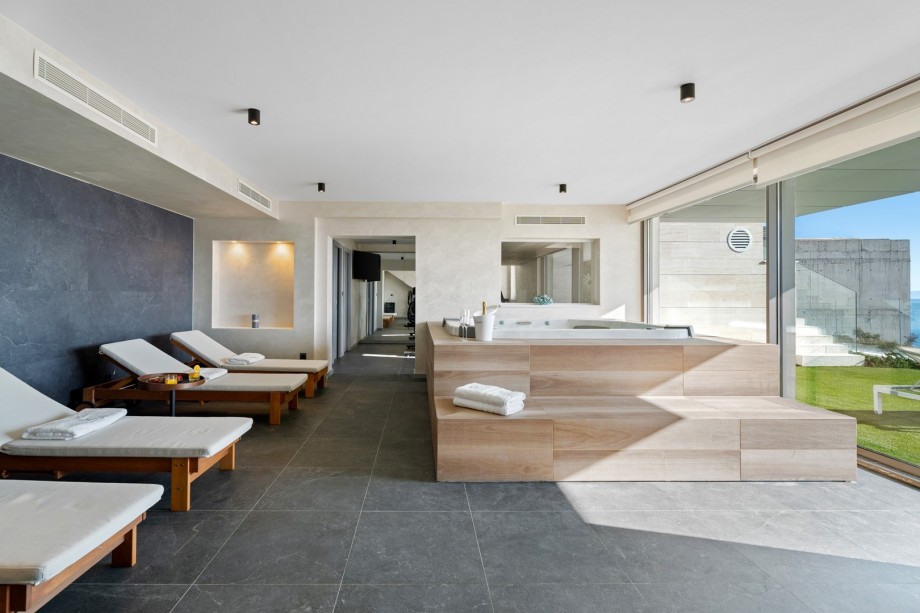 Wellness zone offers a Hot-Tub (Whirlpool) for 5-6 pax, 4 deck chairs, Bluetooth speakers, a shower and a separate toilet.