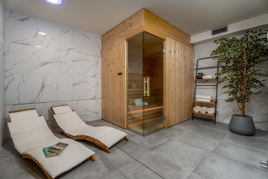 Finnish sauna, bathroom with shower, laundry room with washing machine and dryer