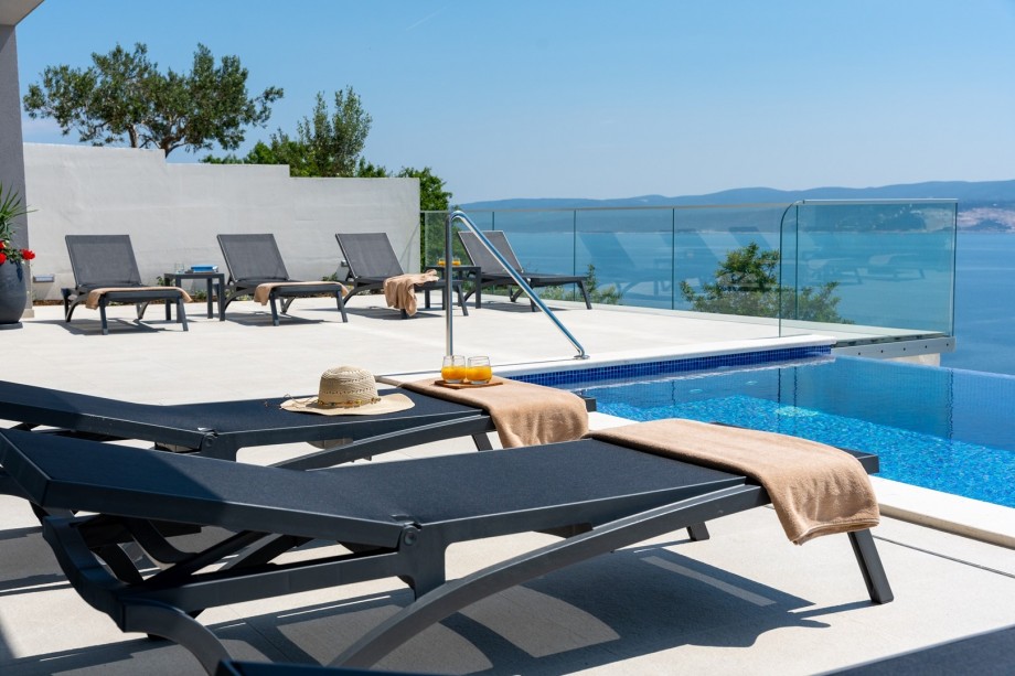Die luxuriös und hochwertig eingerichtete Villa Admira Maria bietet einen spektakulären Meerblick