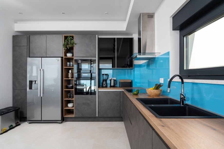 Villa offers a fully equipped kitchen with a Microwave oven, a toaster, an Espresso capsule coffee maker, a blender, an induction hob, fridge with an ice maker