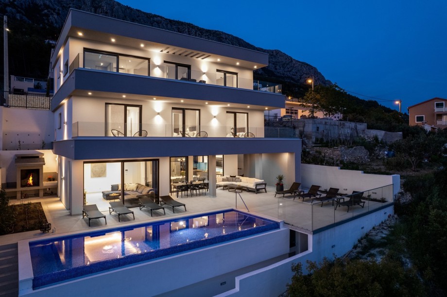 Villa Admira Maria is a private property located on a fenced private plot of 406 sqm and offers 270 sqm