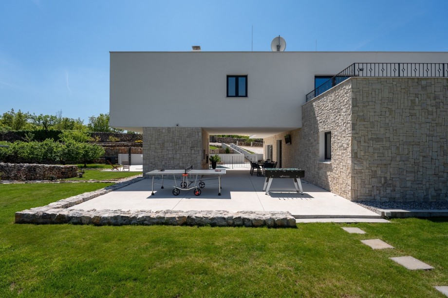 outdoor area offers absolute privacy on 29sqm private heated pool