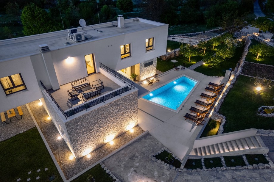 spacious outdoor area, here you can enjoy the evenings