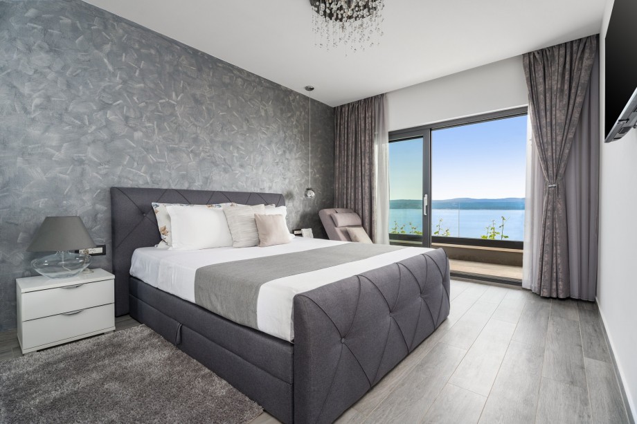 Bedroom No1 with a king-size bed 180cm x 200cm, TV, A/C, en-suite bathroom (middle level)