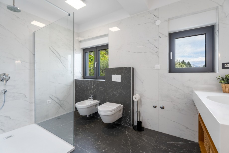 Ensuite Bathroom with shower (Bedroom No1)
