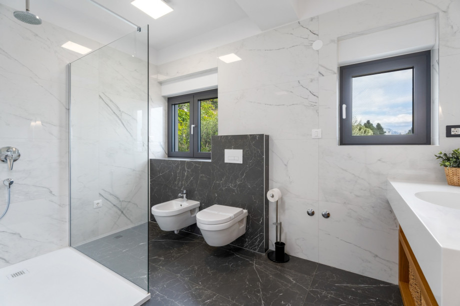 Ensuite Bathroom with shower (Bedroom No1)