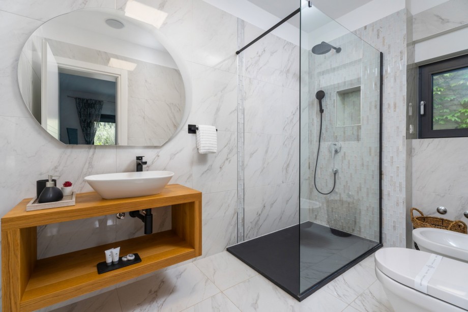 Ensuite Bathroom with shower (Bedroom No2)