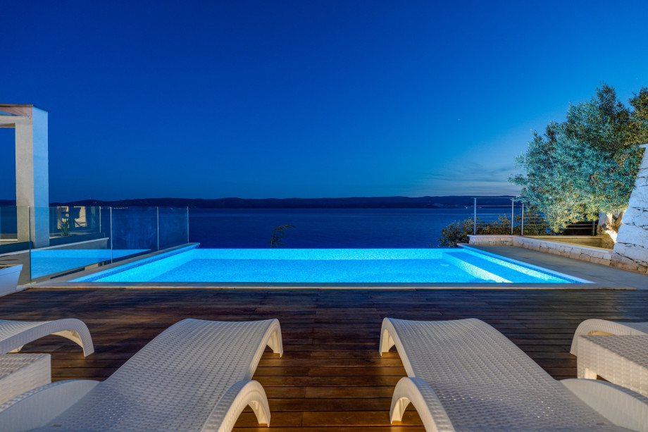 Carefully placed lighting completes the perfect experience of Dalmatian summer evenings.