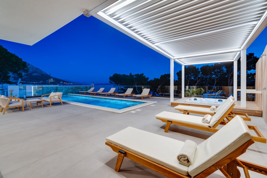 Relax and enjoy a glass of wine on hot summer evenings