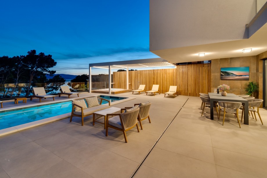 Next to Villa Largo is identical Villa Bava, owned by the same owner and listed separately