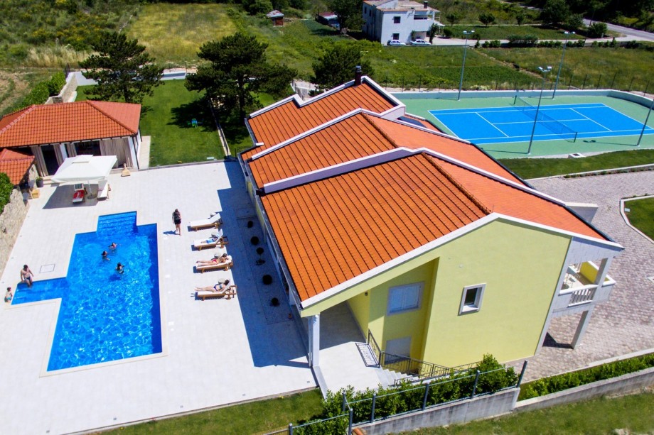 Property size 4.000 sq meter offers private pool, tennis court, playground...