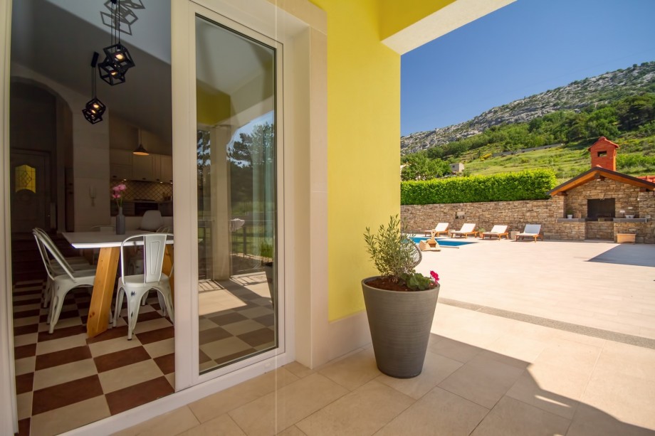 Entrance to dining and living area from the pool area