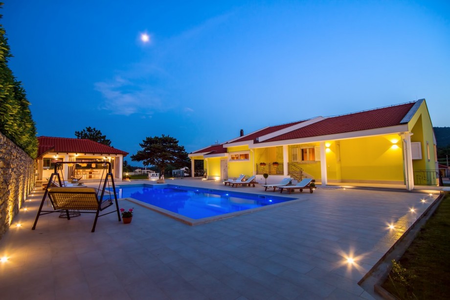 Enjoy evenings at 60 square meter pool with jacuzzi attached