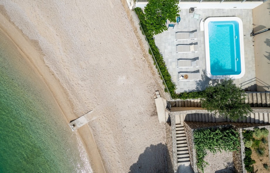 You can use e pillows and beach towels if you want to enjoy the crystal clear and warm Adriatic sea.