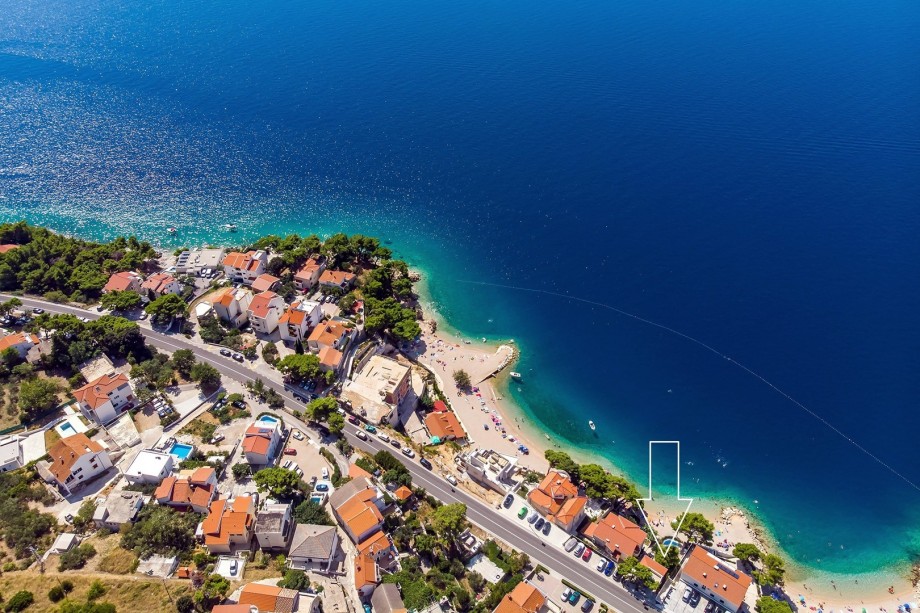 Villa Del Mar offers a sea view accommodation for 2+2