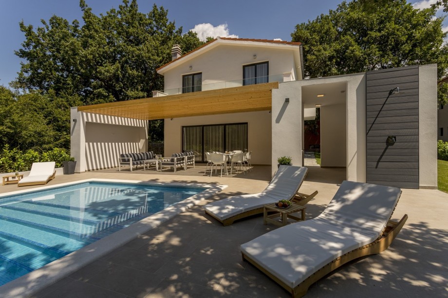 Fully air-conditioned, free WiFi, stylish and comfortable interior and exterior