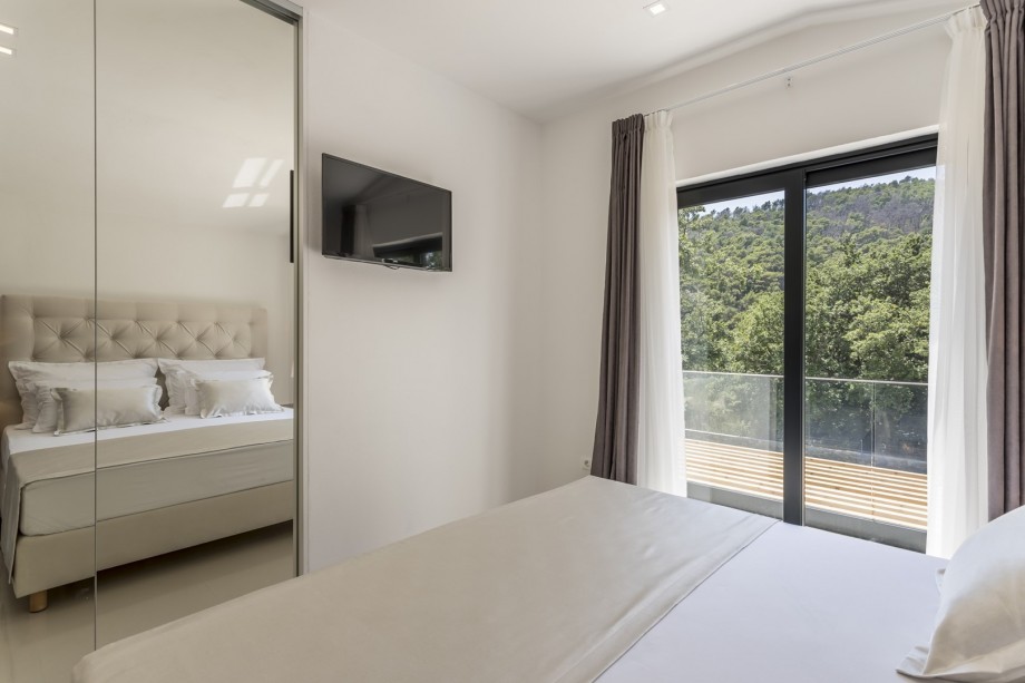 Bedroom No2 with king-size bed 180cm x 200cm, air-condition, a TV  and balcony