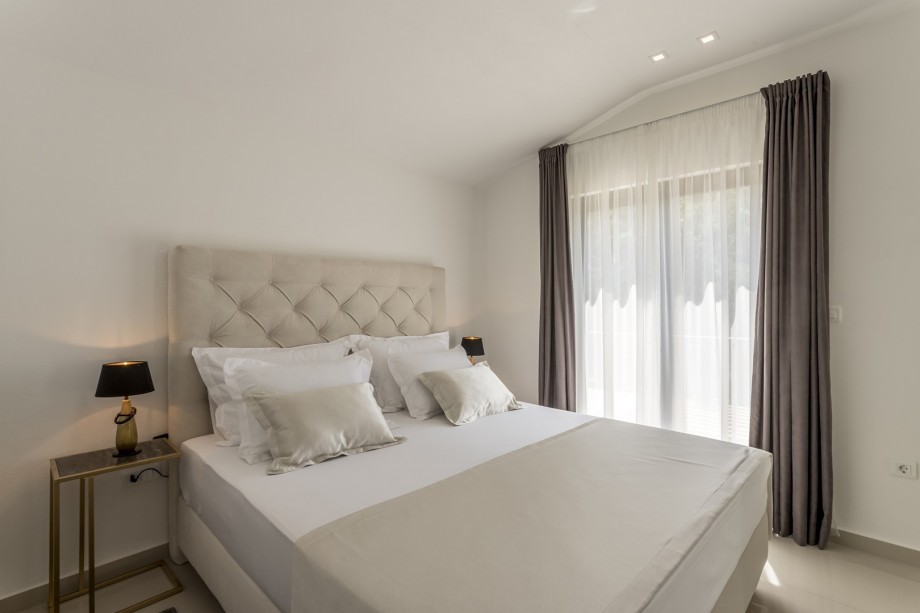 Bedroom No3: king-size bed 180x 200(can open to 2 single beds), A/C,  TV , balcony