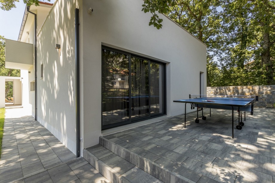 The outdoor area with a tennis table just next to the fitness room