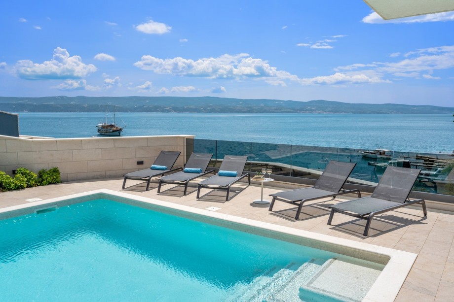 Villa Petra - only 50 m from beach , heated pool 5m x 6m