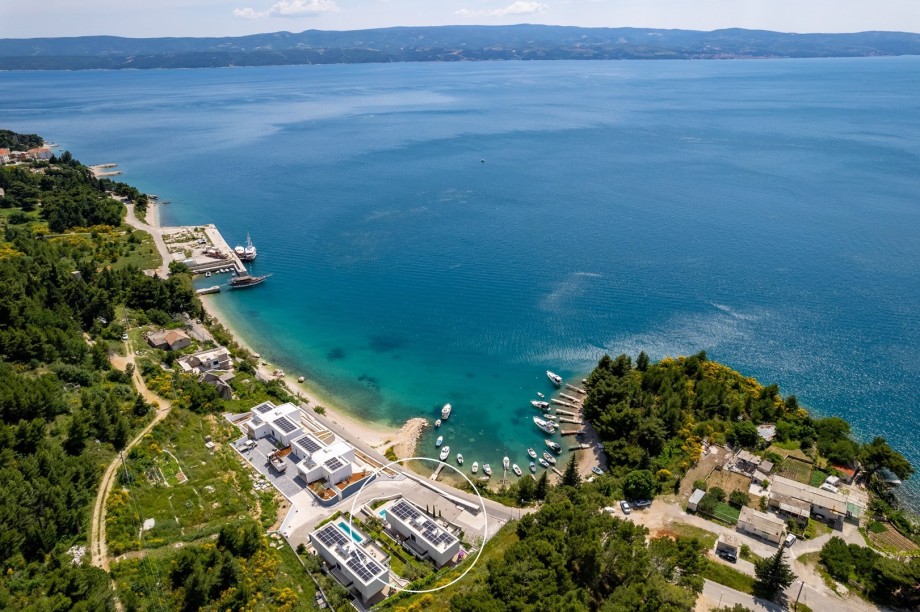 Amazing and opened sea and island views, very quiet environment