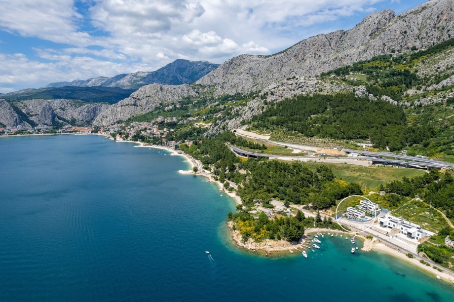 Amazing and opened sea and island views, very quiet environment