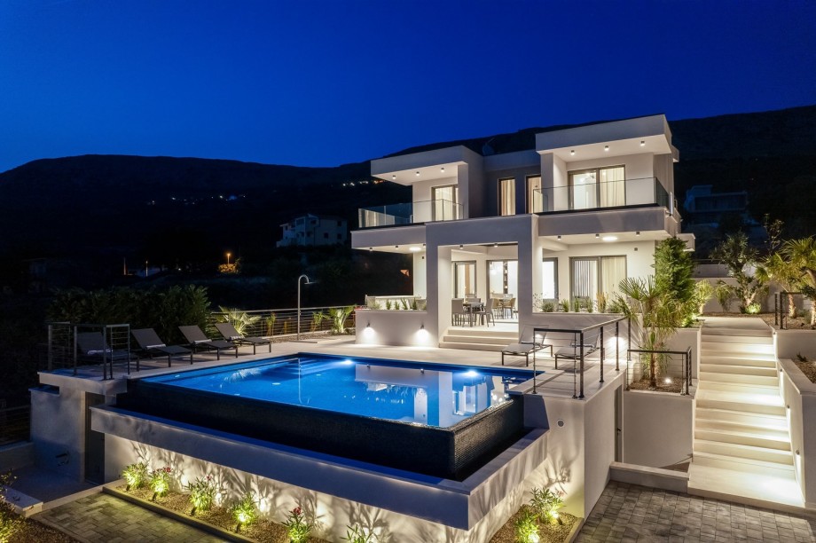 Luxury 5-bedroom villa with heated pool, billiard, cinema room, sea views