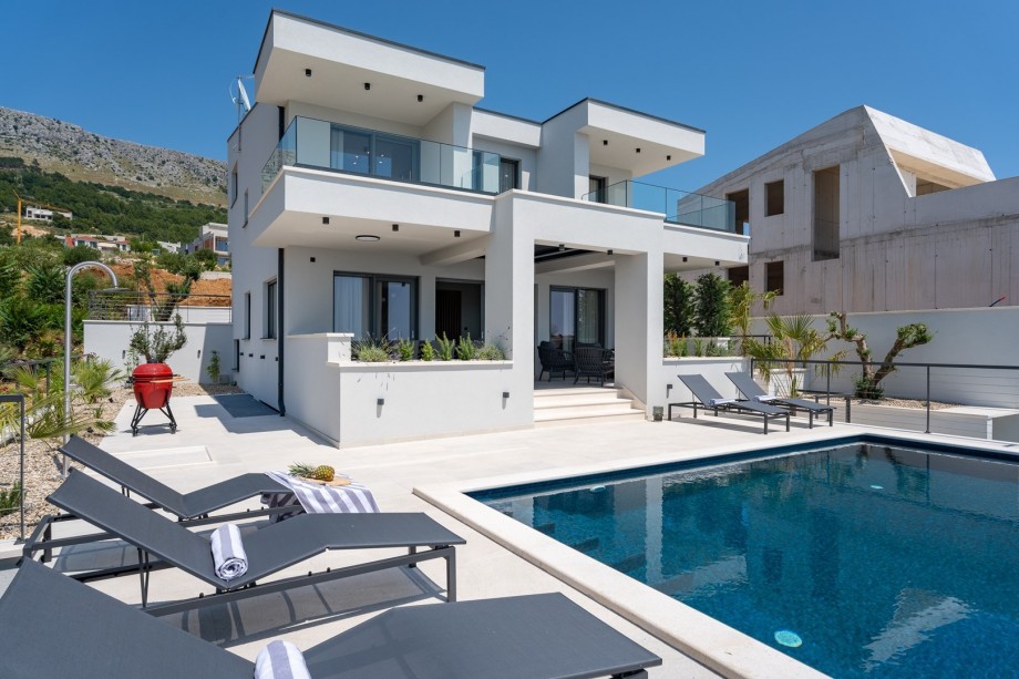 It is situated only 8km from the famous town Split with many history attractions