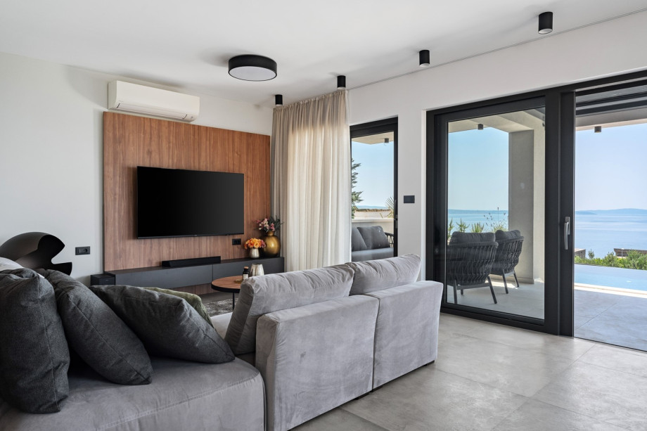 Villa can welcome groups of up to 9 people, perfect for families, friends, and couples.