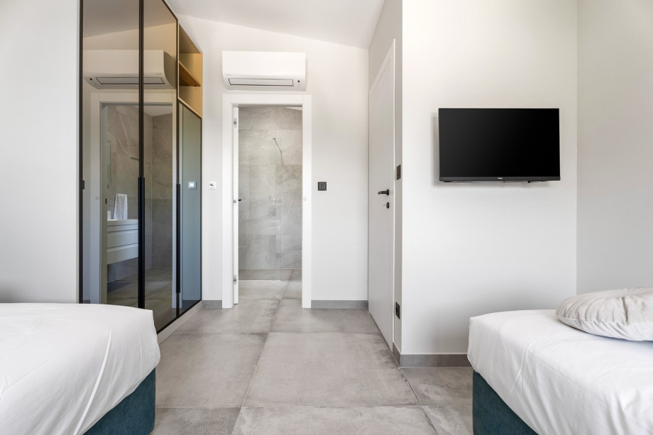 A TV, A/C, views toward town Split