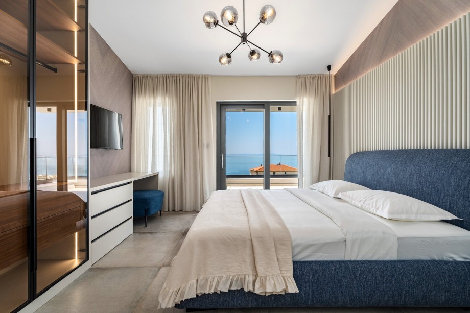 Bedroom NO2 with king size bed 180cm x200cm