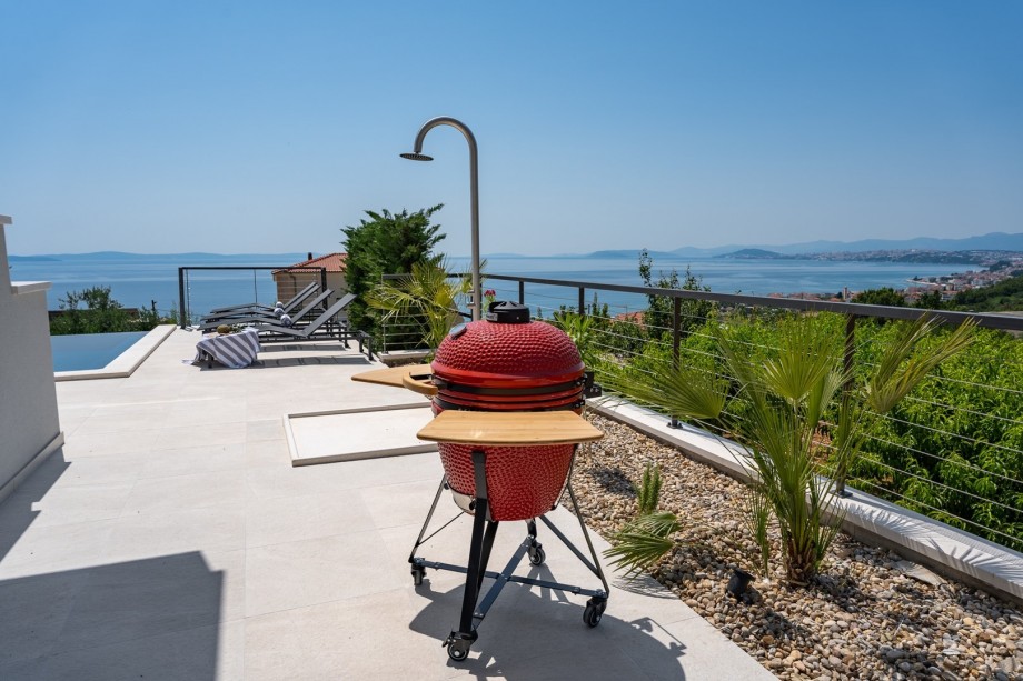 Villa ODAK is the ideal accommodation for groups who want to spend time together for a calming vacation in this unspoiled location, exploring what famous Podstrana Riviera offers.