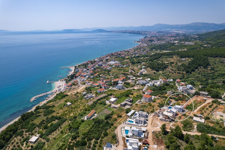 In the neighborhood of other villas that also chose this nice location with lovely sea views